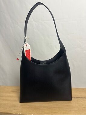 Italian Leather Classic Black Shoulder Bag - Unbranded
